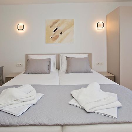 Luka'S Lodge Guesthouse & Hostel Hvar Town Esterno foto