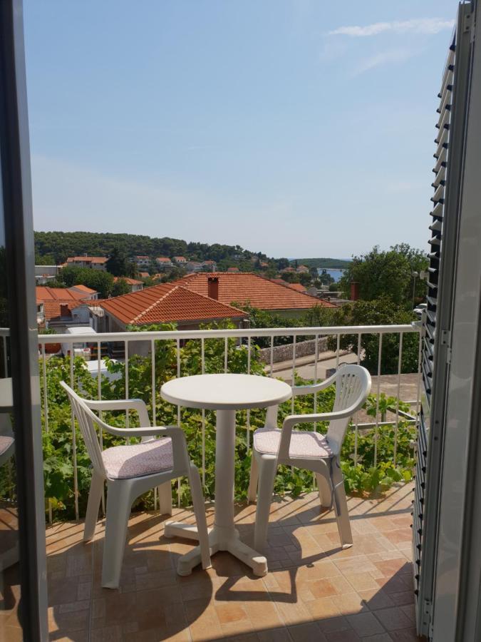 Luka'S Lodge Guesthouse & Hostel Hvar Town Esterno foto