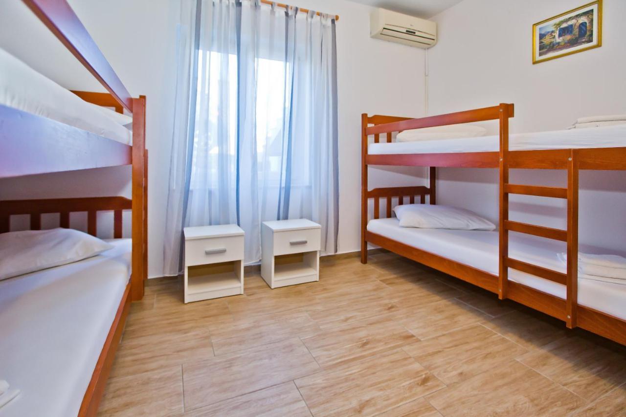 Luka'S Lodge Guesthouse & Hostel Hvar Town Esterno foto