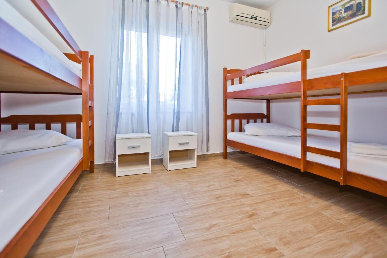 Luka'S Lodge Guesthouse & Hostel Hvar Town Esterno foto