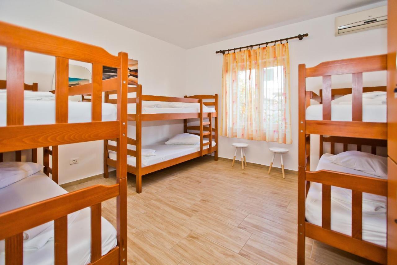 Luka'S Lodge Guesthouse & Hostel Hvar Town Esterno foto