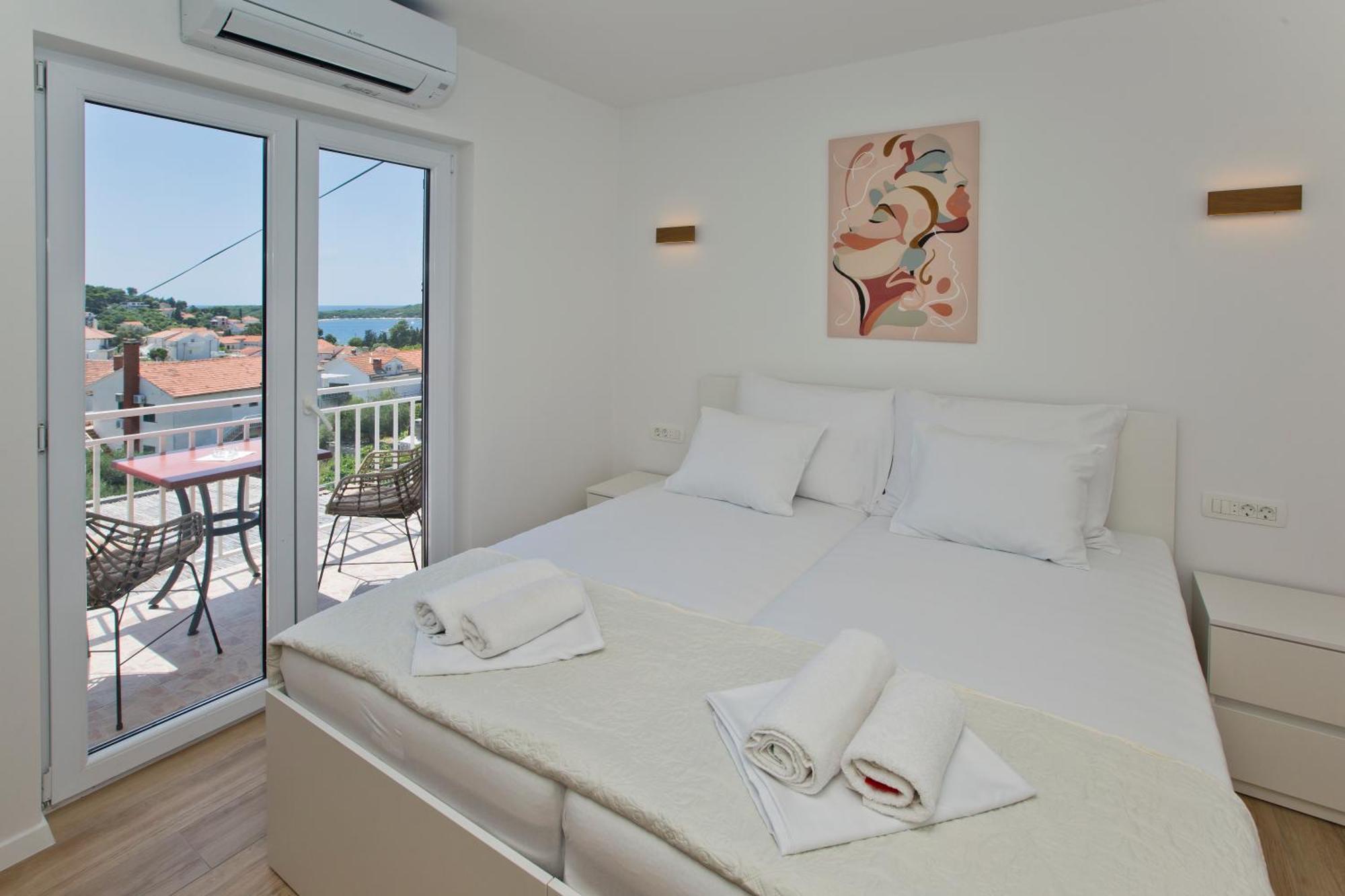 Luka'S Lodge Guesthouse & Hostel Hvar Town Esterno foto