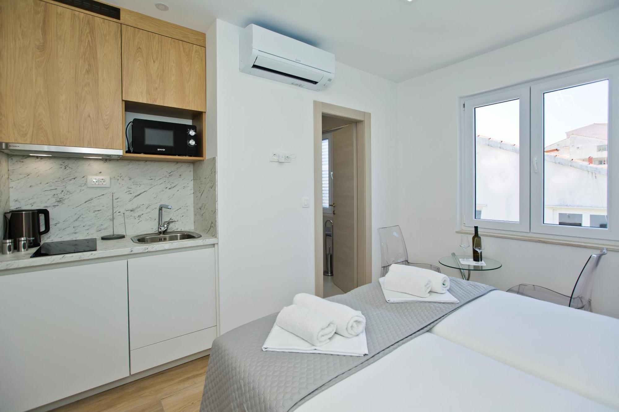 Luka'S Lodge Guesthouse & Hostel Hvar Town Esterno foto