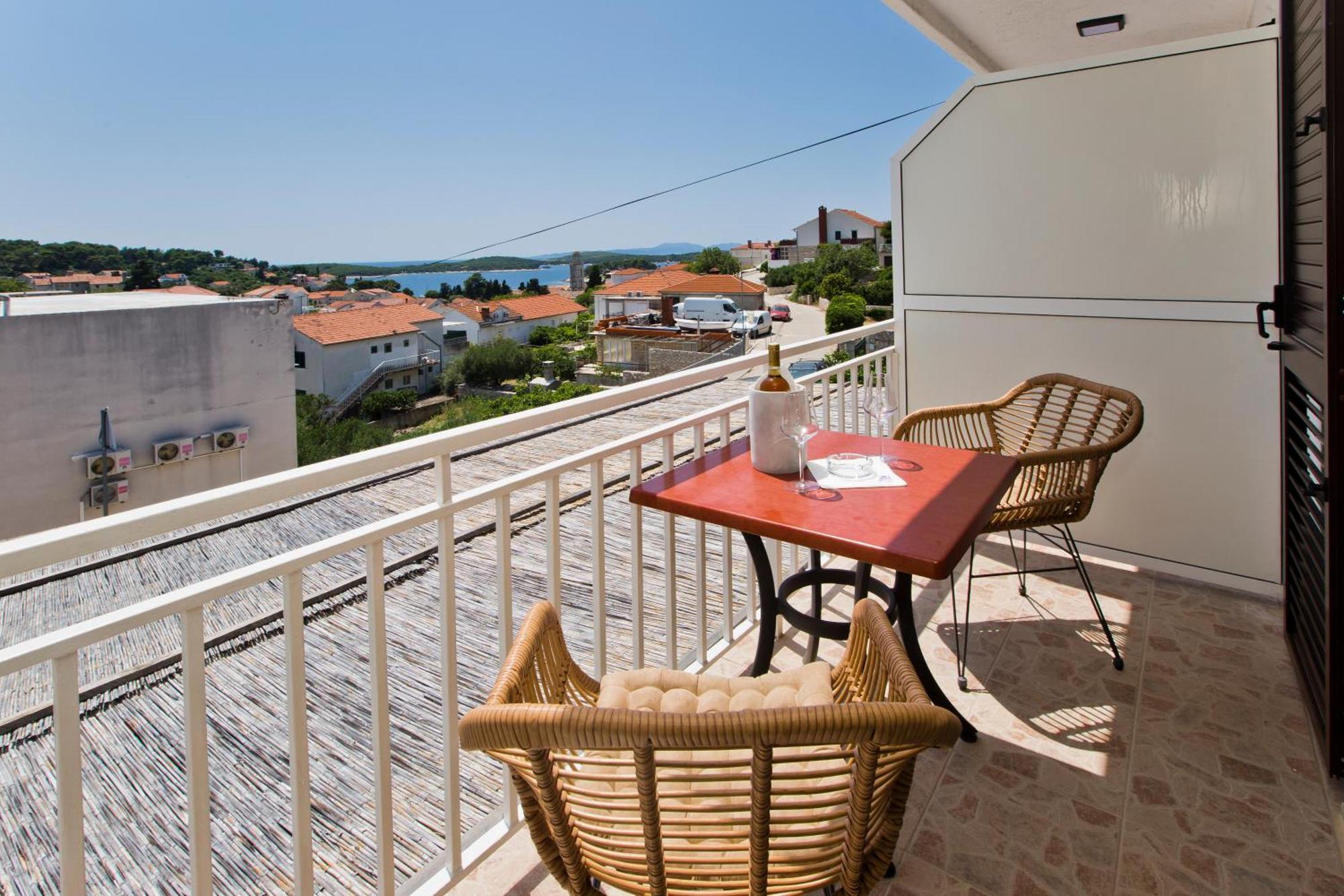 Luka'S Lodge Guesthouse & Hostel Hvar Town Esterno foto