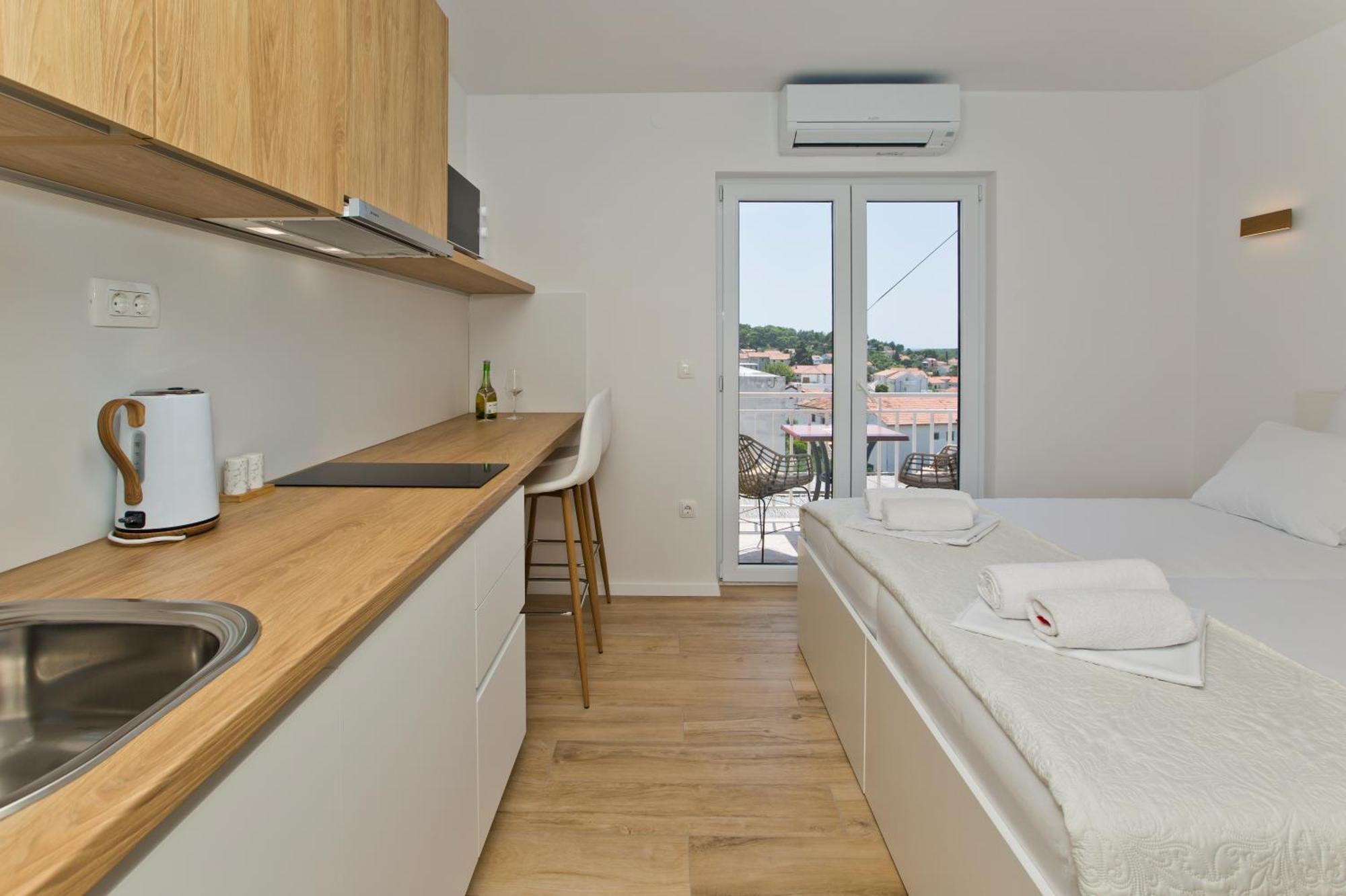 Luka'S Lodge Guesthouse & Hostel Hvar Town Esterno foto