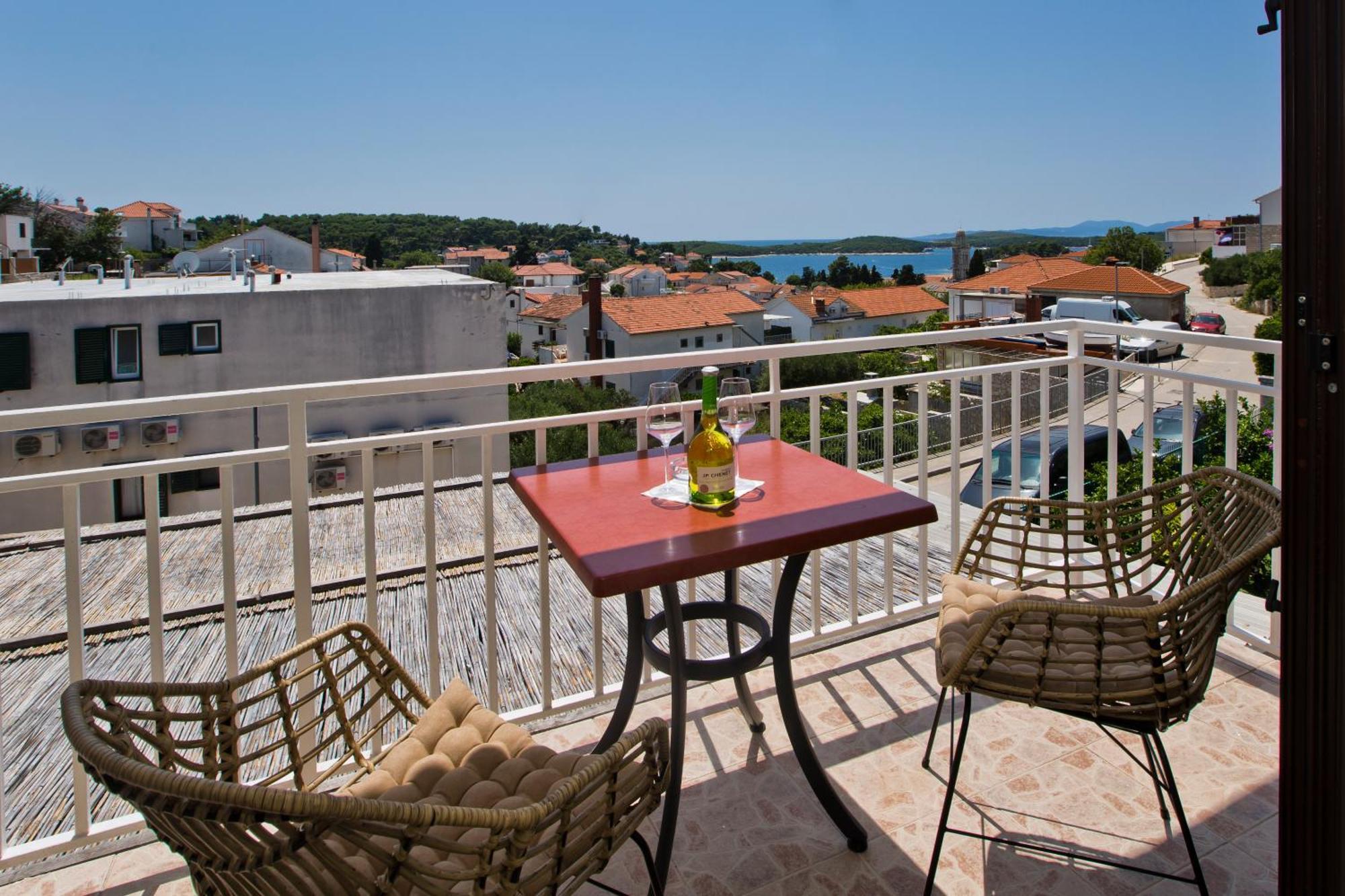 Luka'S Lodge Guesthouse & Hostel Hvar Town Esterno foto